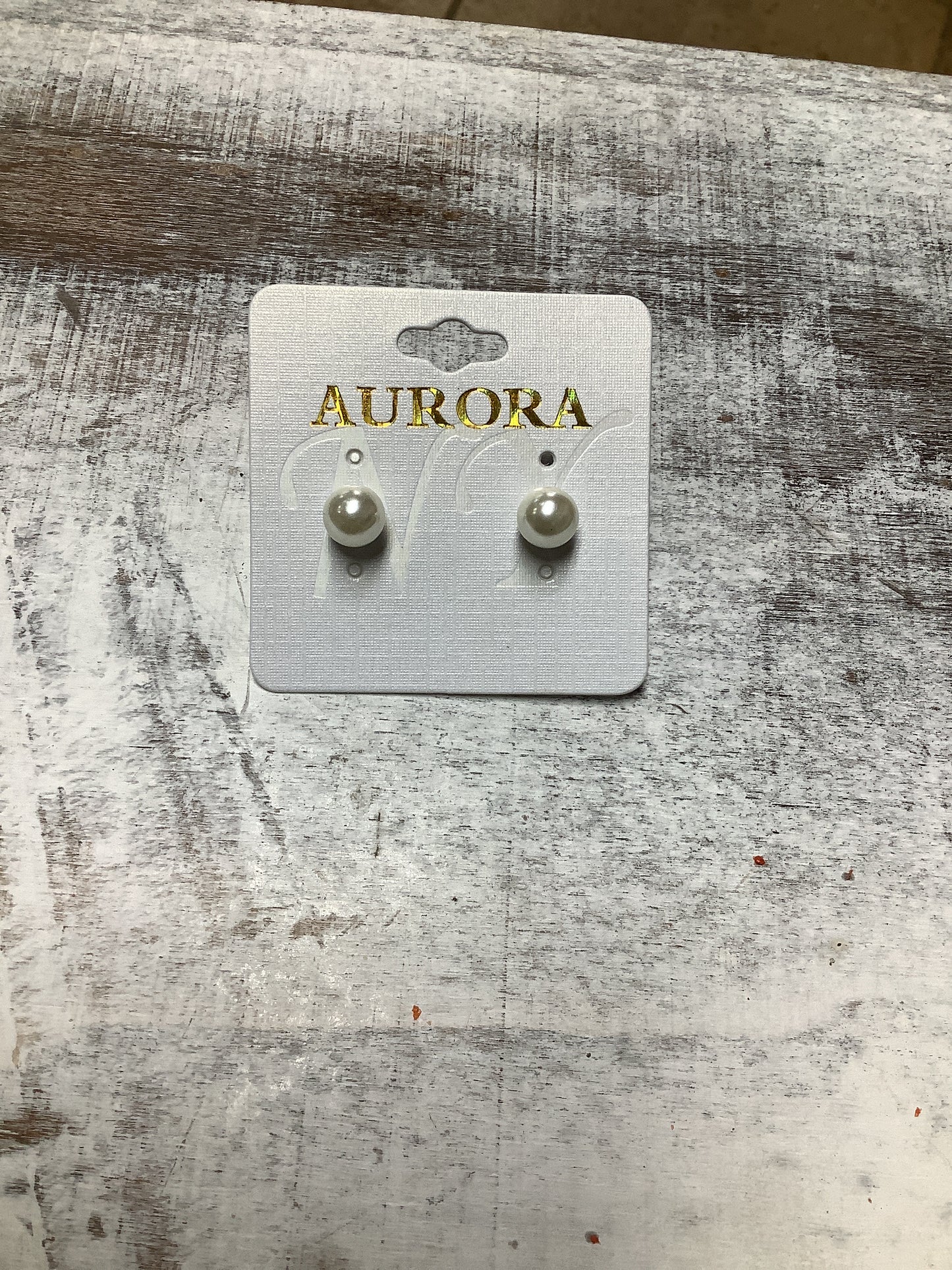 Simple Pearl Stud