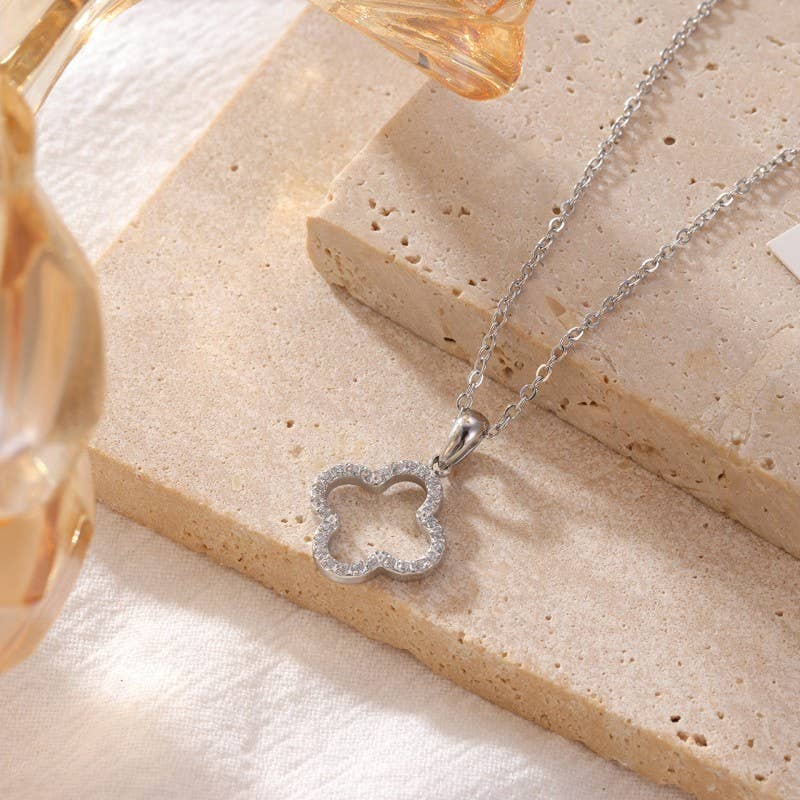 Non TARNISH CLOVER NECKLACE