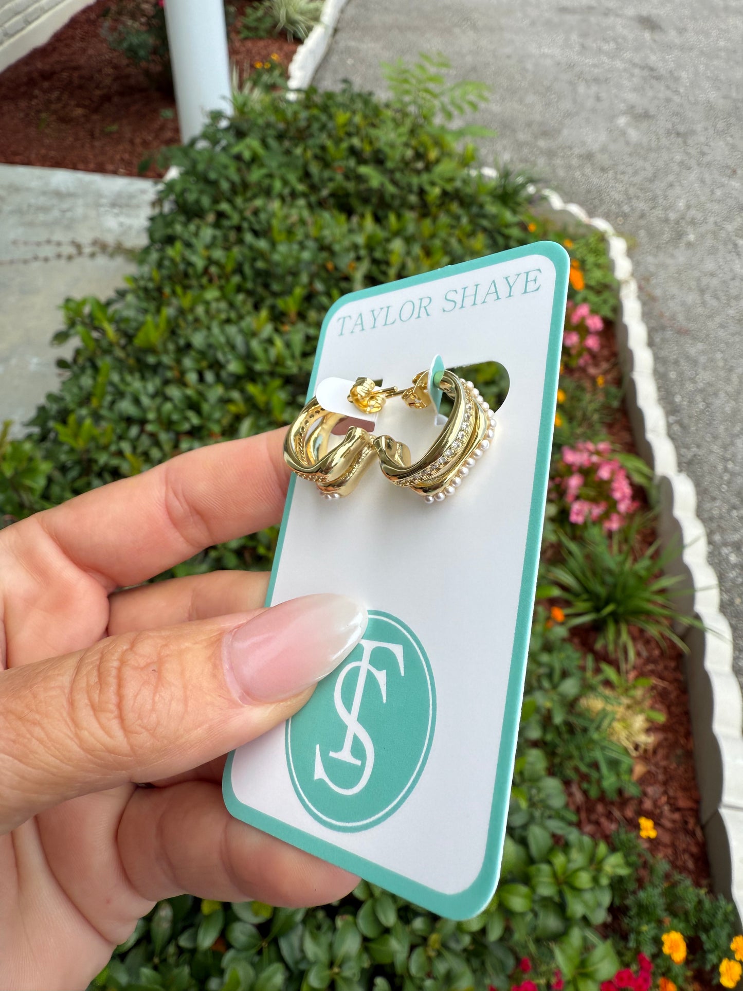 Taylor Shaye Lela Hoops