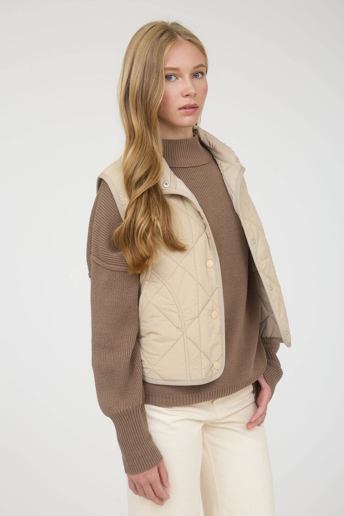 SNAP BUTTON QUILTED PUFFER VEST