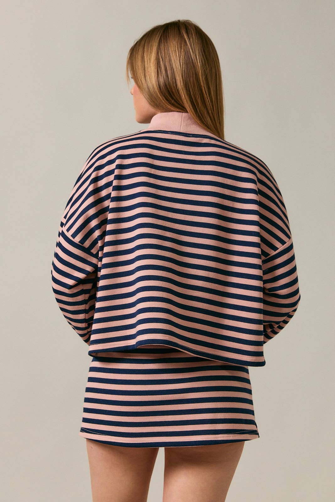 LONG SLEEVE MOCK NECK STRIPED BOXY SWEATSHIRT