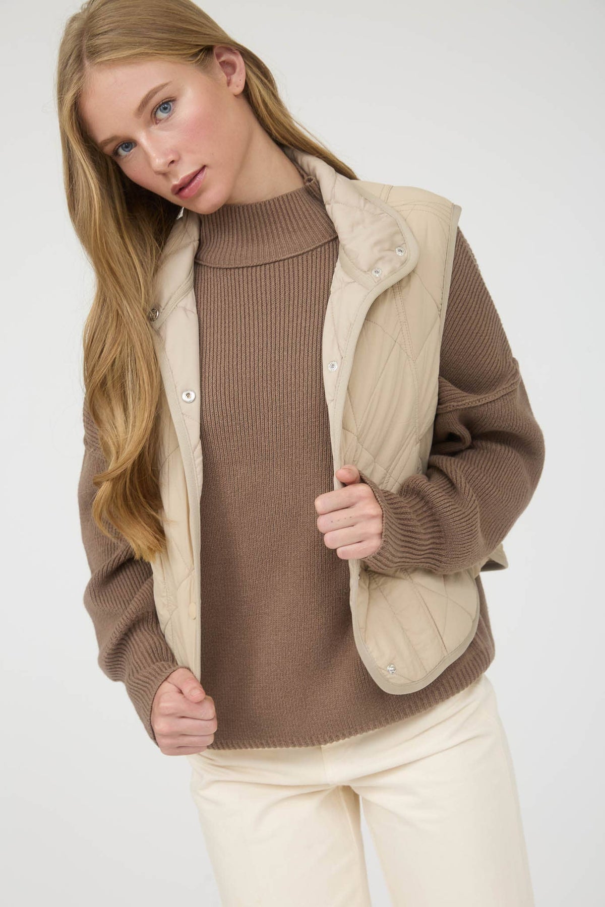 SNAP BUTTON QUILTED PUFFER VEST