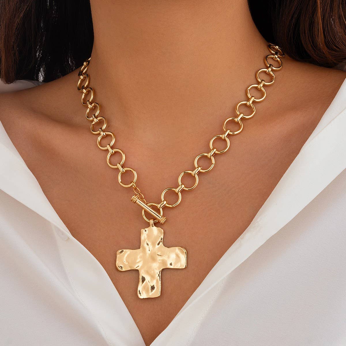 NOTABLE HAMMERED CROSS FRONT TOGGLE NECKLACE