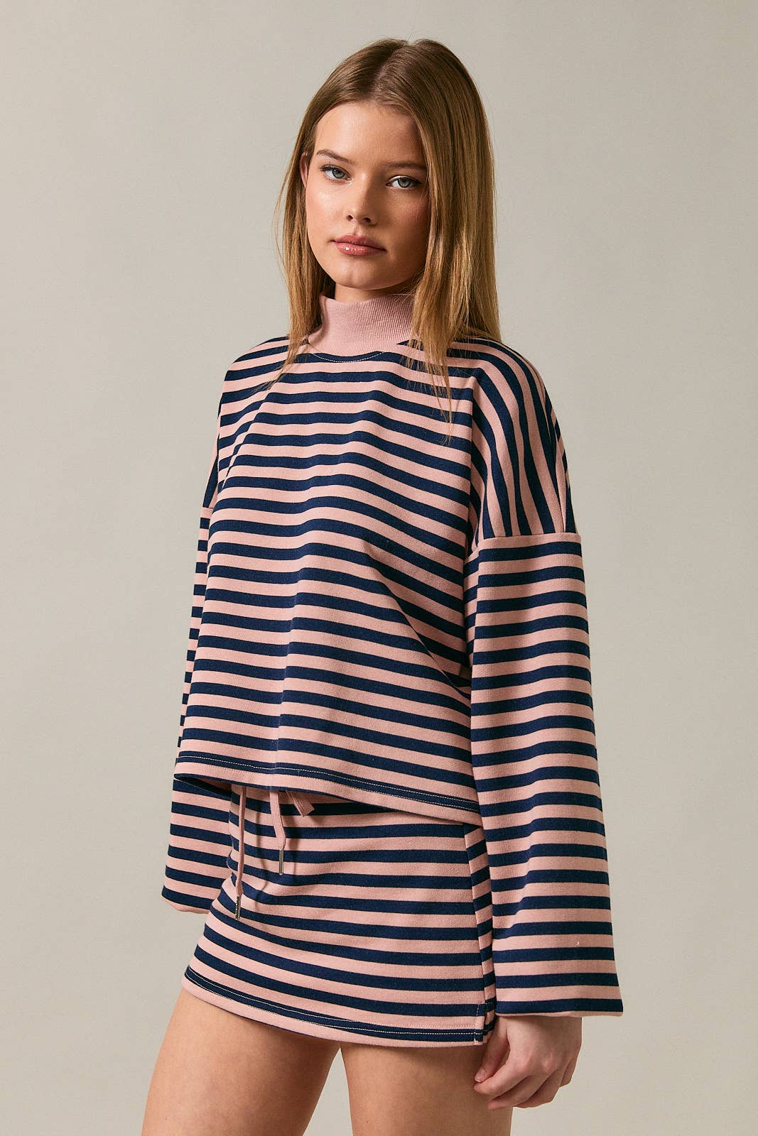 LONG SLEEVE MOCK NECK STRIPED BOXY SWEATSHIRT