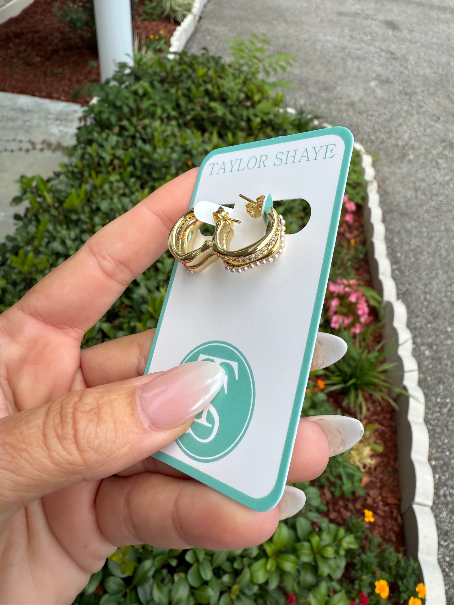 Taylor Shaye Lela Hoops