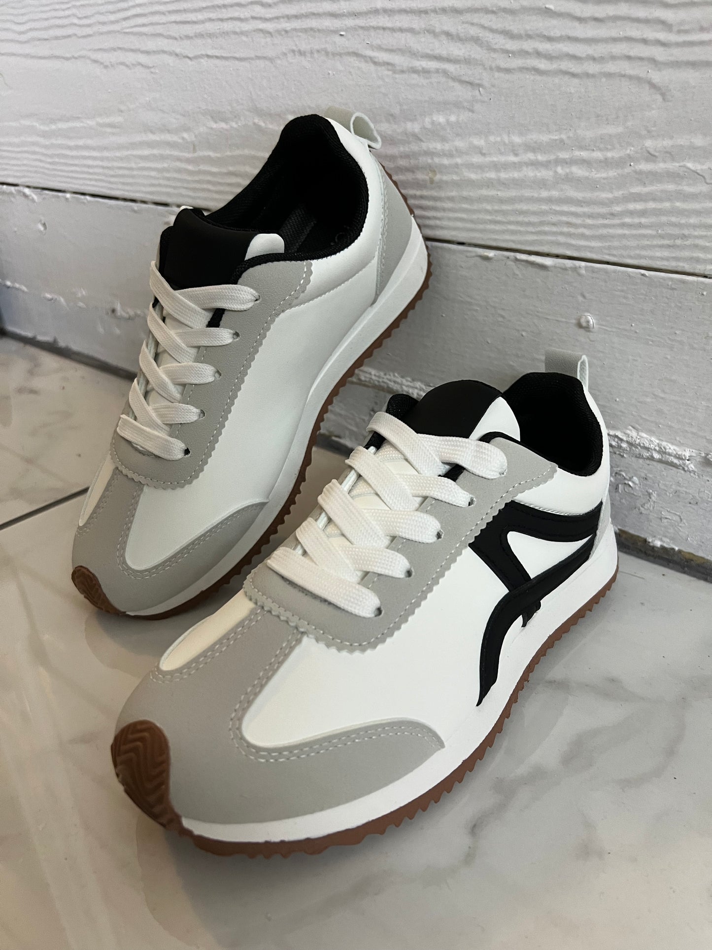 Retro Jogger Sneaker