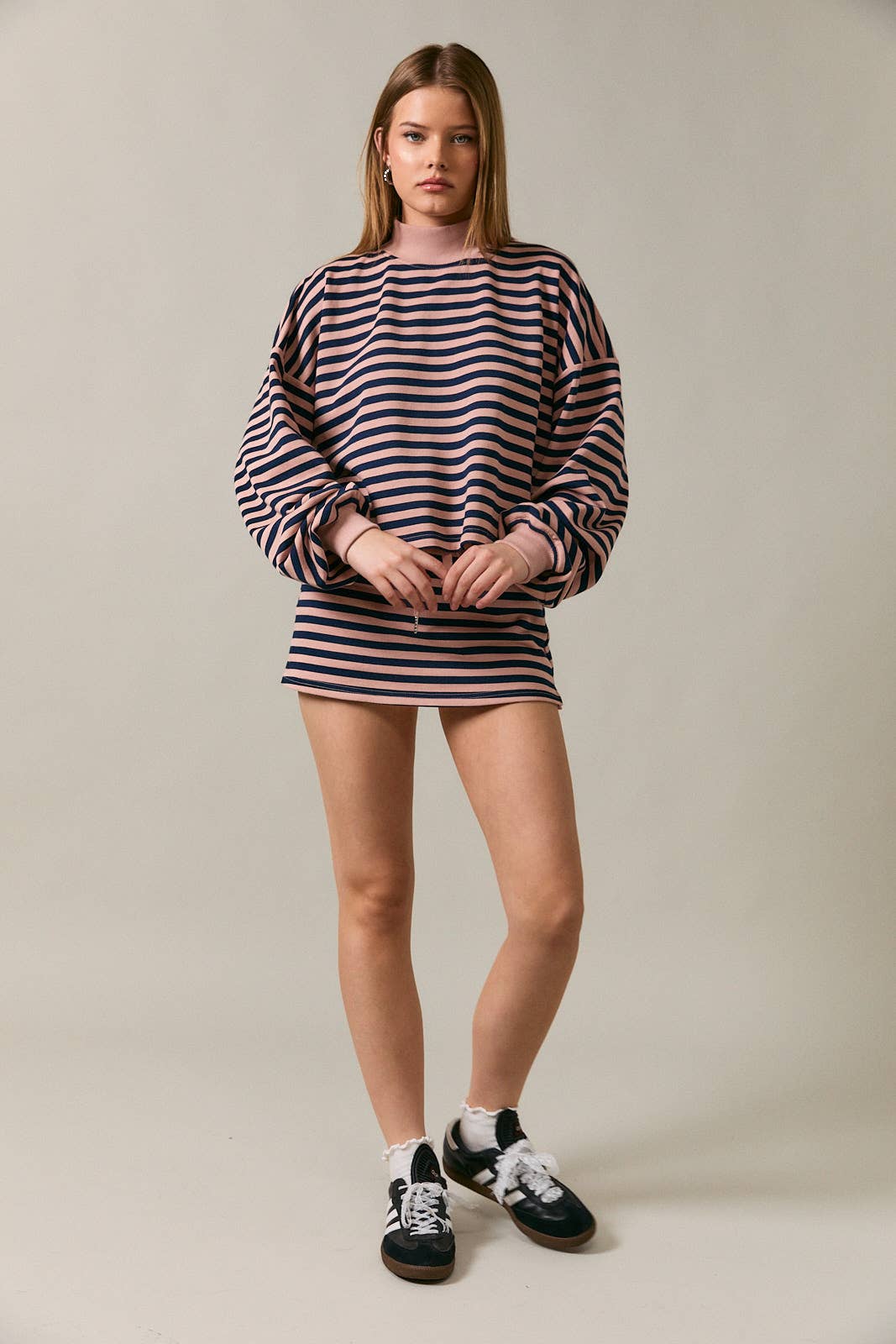 LONG SLEEVE MOCK NECK STRIPED BOXY SWEATSHIRT