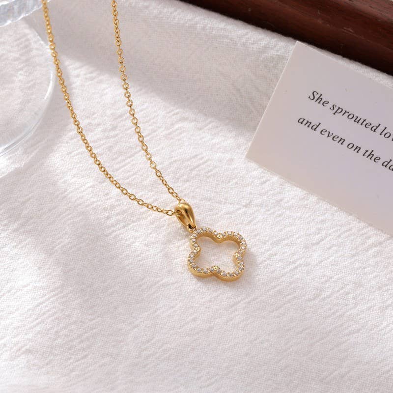 Non TARNISH CLOVER NECKLACE