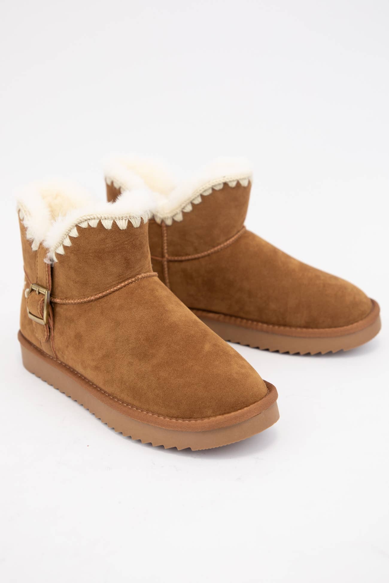 LANA SHERPA STYLE BOOT WITH BUCKLE AND CROCHET STICHING