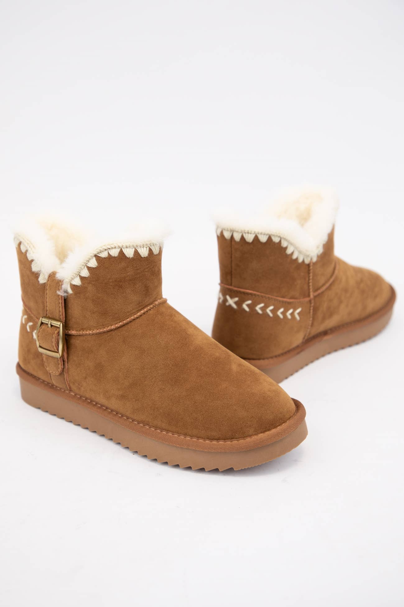 LANA SHERPA STYLE BOOT WITH BUCKLE AND CROCHET STICHING