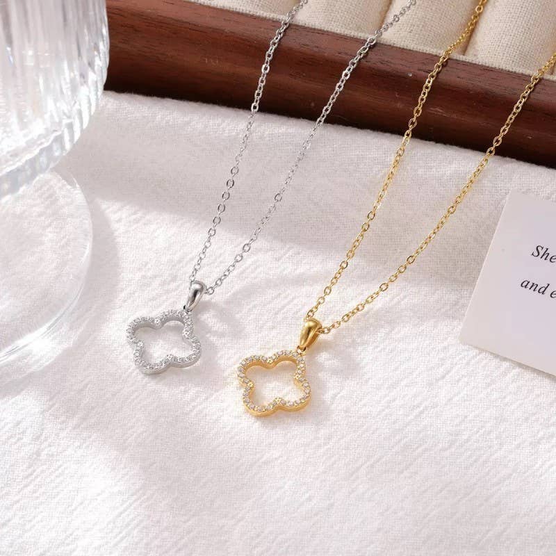 Non TARNISH CLOVER NECKLACE