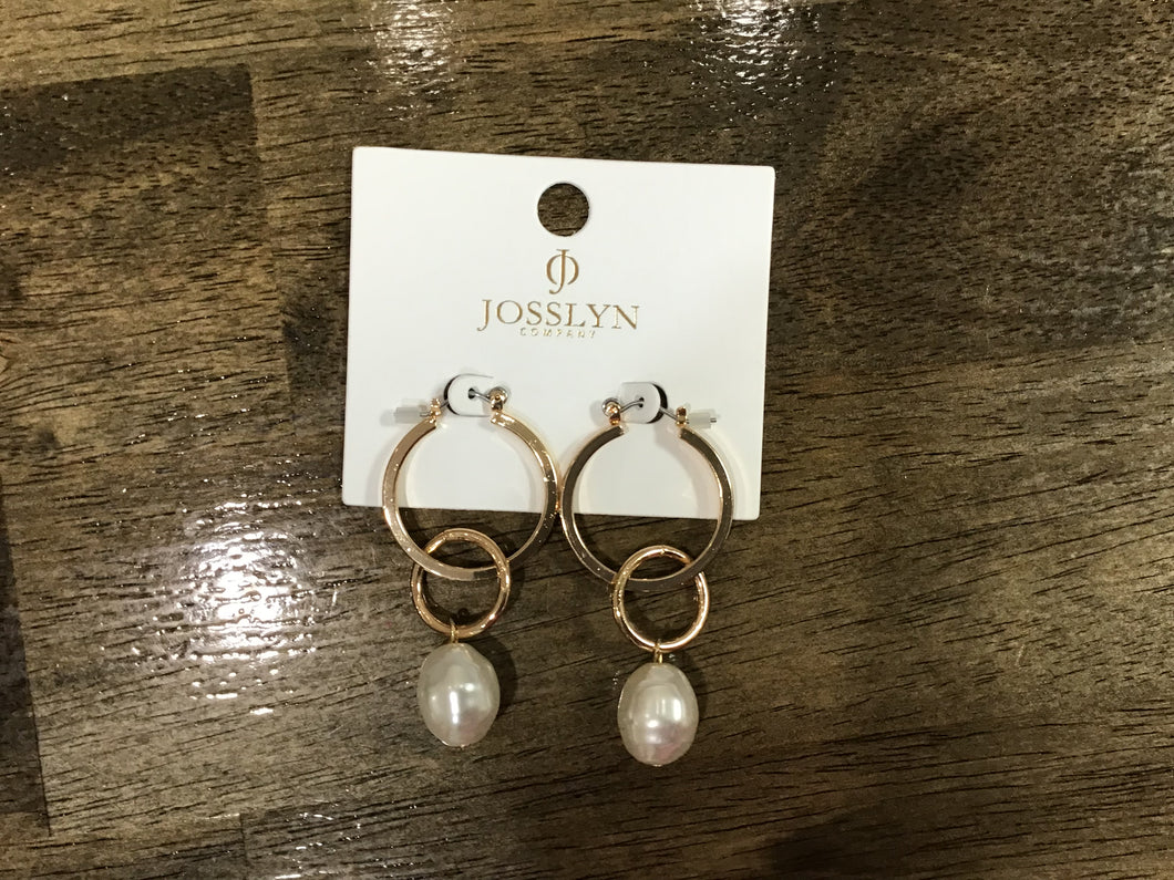 the luna pearl earrings